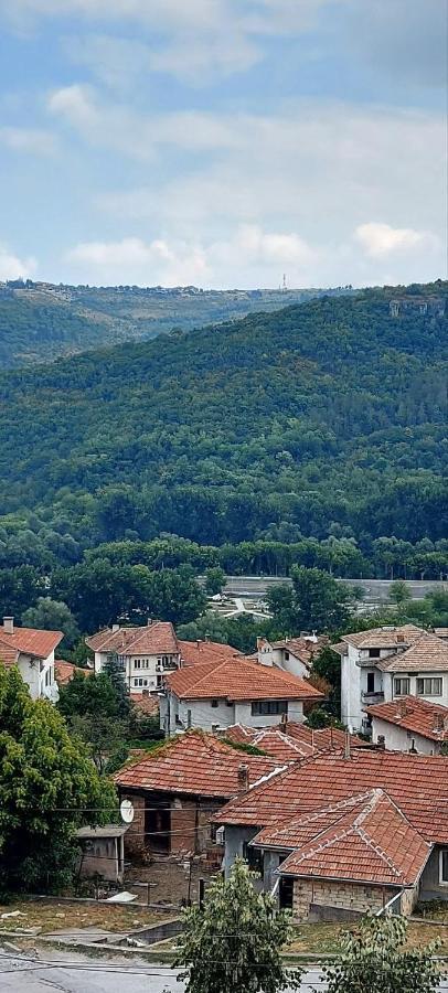 Авиа- Бижу В Полите На Царевец Veliko Turnovo Bagian luar foto